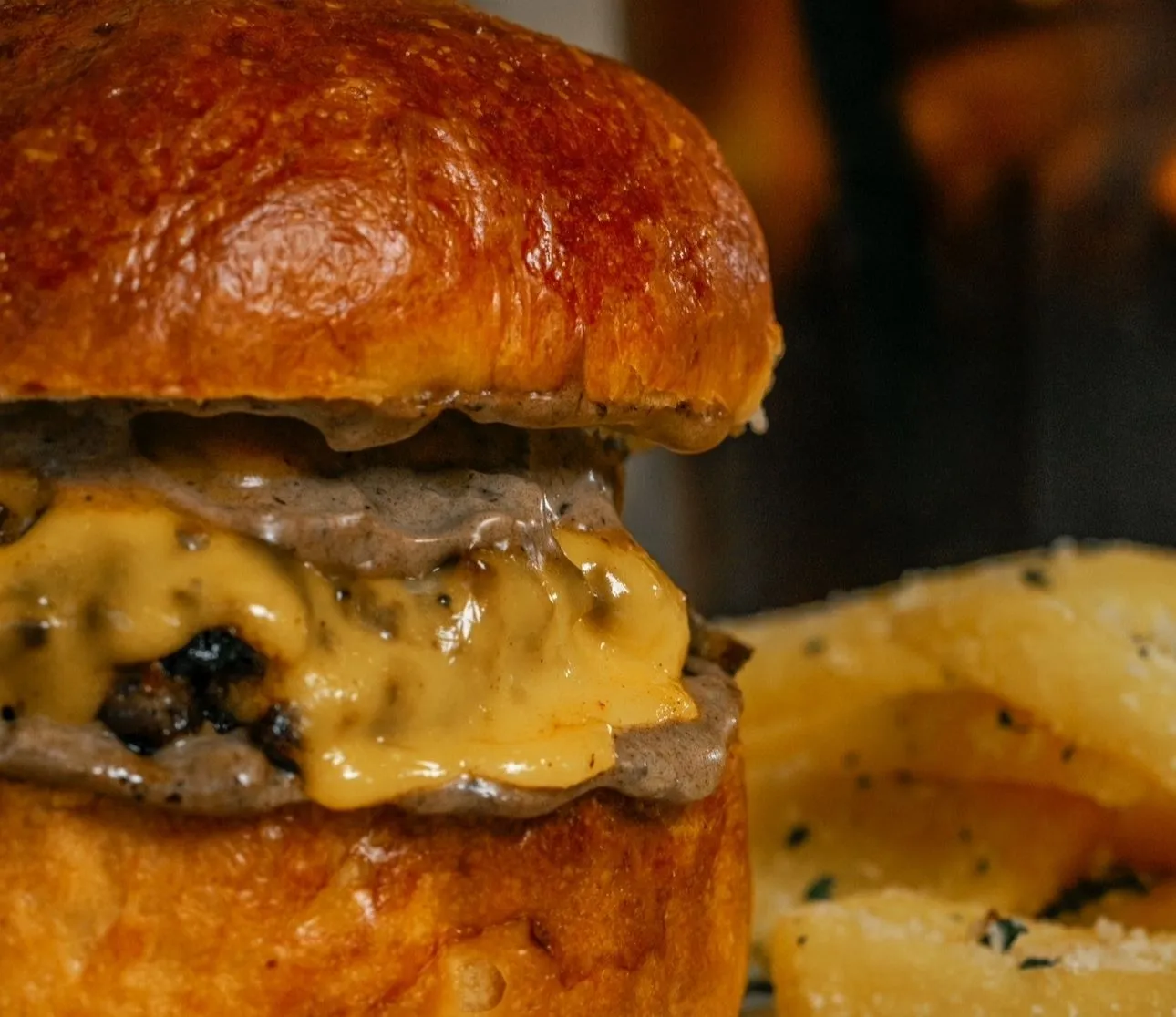 Siyah Sarımsaklı Burger  120 Gr.